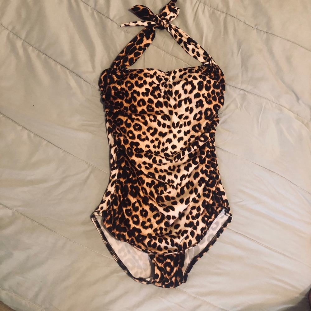 🔥 🐆 Ruched One Piece Swimsuit!
